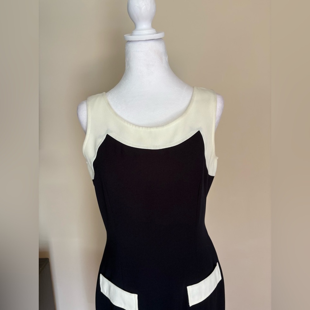 🎾 Navy & Cream Sleeveless Petite Dress
